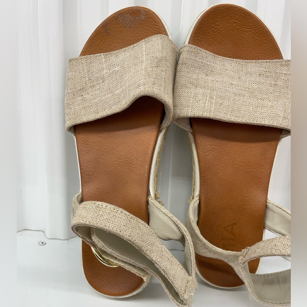 Mia Girls Cream Velcro Strap Sandals Size 5